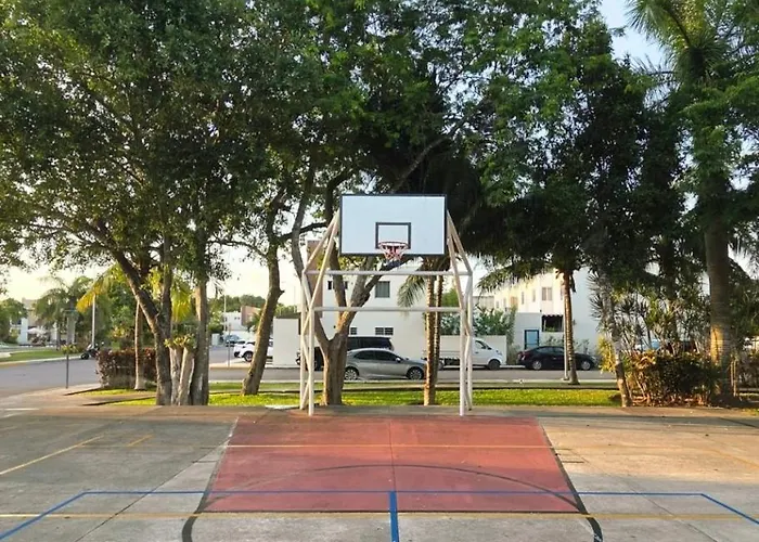 Espaciosa Casa Con Alberca Y Estacionamiento Privado